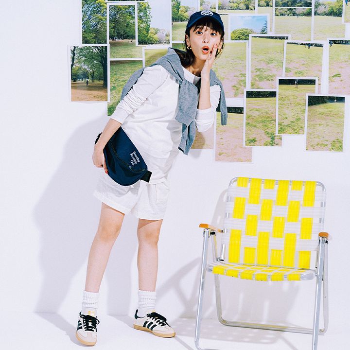 白ショーツ、白キャップ、白Ｔのオールホワイトカジュアルコーデ