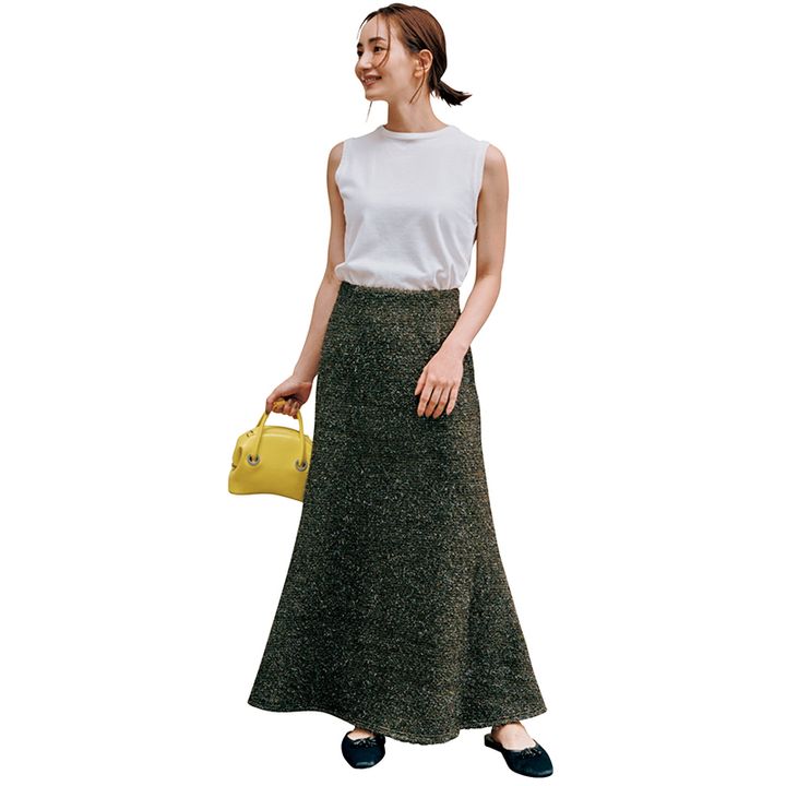 白タンクとラメロングスカートコーデ