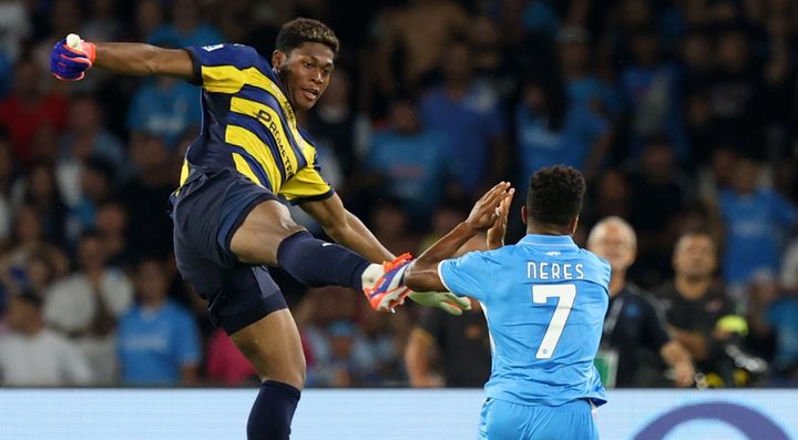 パルマGK鈴木彩艶、なんとセリエAで人生初の退場！何があったのか