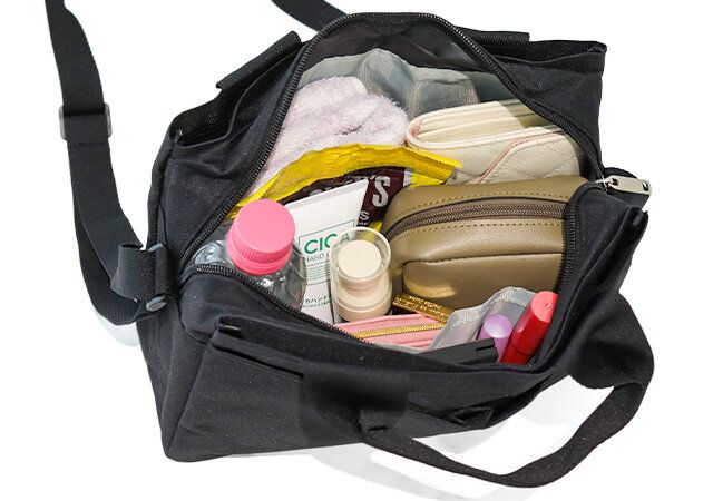 宝島社studio CLIPのムック付録の黒ショルダーバッグ10