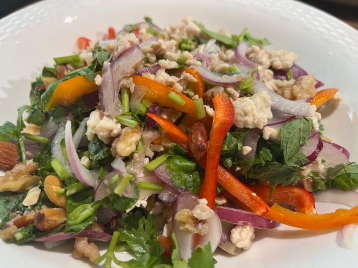 パクチーとミントのアジアン風サラダ