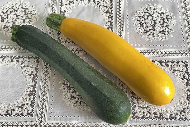 ▲β(ベータ)-カロテンは緑色品種の皮の部分により多く含まれています。皮付きのまま調理を！