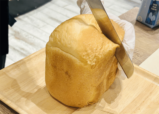 パンをカット