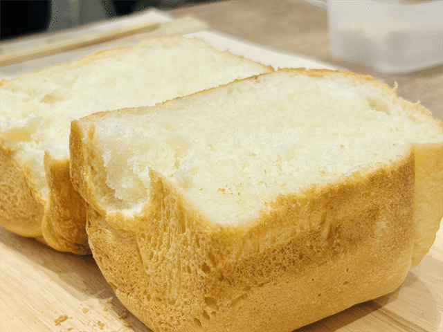 カットされたパン