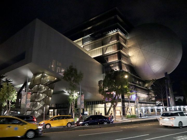 やっと行けた！コロナ後の台湾旅行事情 「士林夜市の美食街跡にできたすんごい建造物」【週末アジア：台湾編】