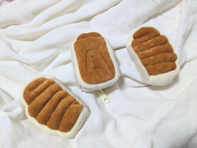 かにぱんぬいぐるみ3つに分けたところ