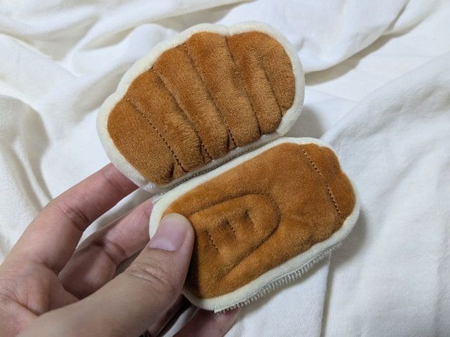 ふわふわかにぱんをちぎったところ