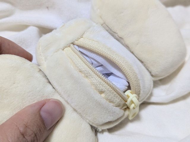 ふわふわポーチ背面ファスナー
