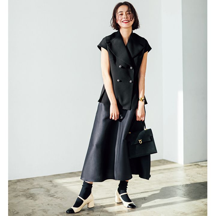 夏の保護者会コーデ：ジレを合わせてきちんと感を。インナーをキャミにして涼しさを。