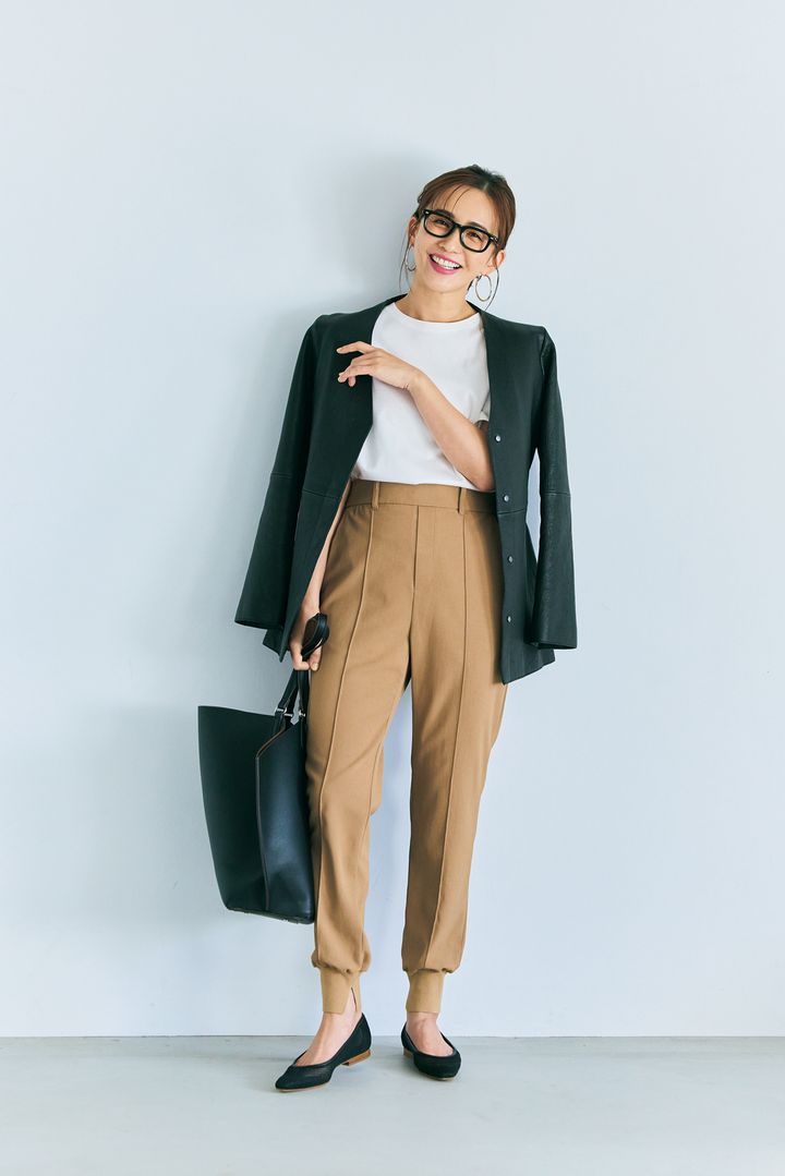 保育園の保護者会コーデ：仕事帰りの普段通りの服装でOK。ジョグパンだとスリッパに履き替えてもズボンの裾が床につかなくておすすめ。