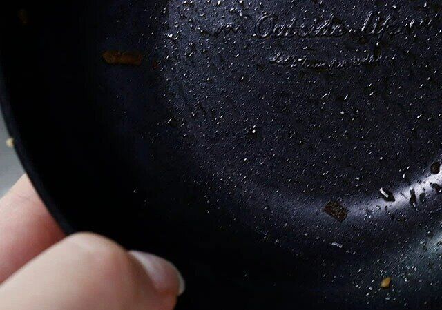 ダイソー シリコーン加工ボウル（15.5cm） 汚れをはじく