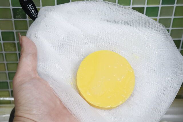 スタンダードプロダクツのはちみつの香りがするDAIフェイシャルソープYE