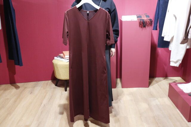 ユニクロの2024年秋冬新作ワンピース1