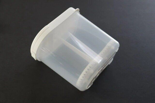 ダイソー シャカシャカフードストッカー すのこ