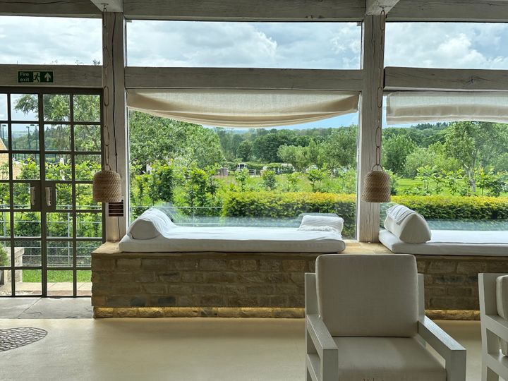 スパエリアのリラックスルーム。