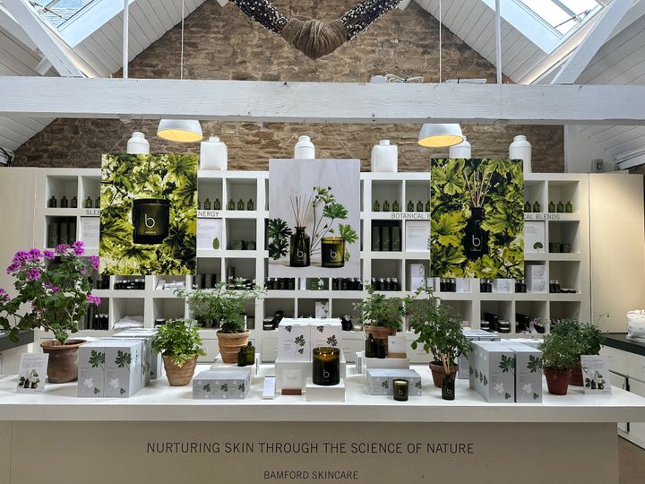 敷地内にある「bamford」のショップ。