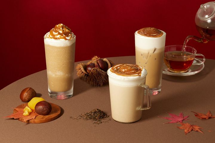 左から、「和栗と和紅茶のフラペチーノ®」、「和栗と和紅茶のムース ティー ラテ（ホット）」、「和栗と和紅茶のムース ティー ラテ（アイス）」