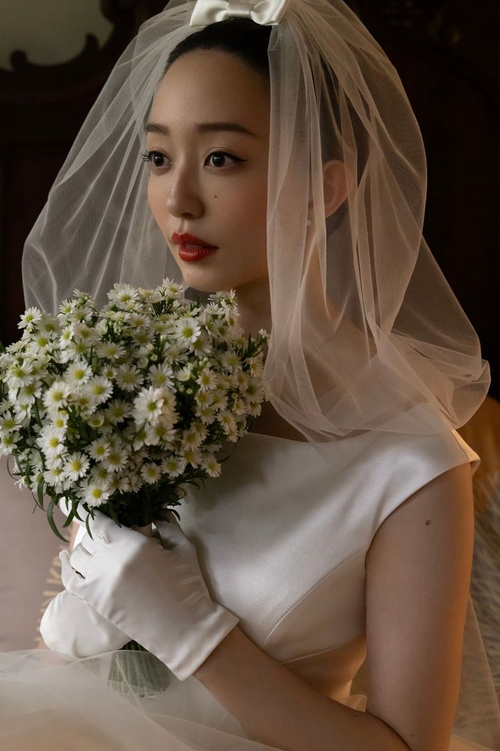 ヴェールには独特のバルーンシルエットをキープするための細やかな仕掛けが