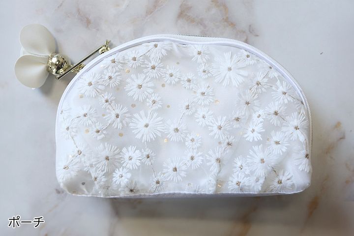 コスメデコルテの「2024年クリスマスコフレ」全色スウォッチ！イエベ、ブルベ別のおすすめも紹介