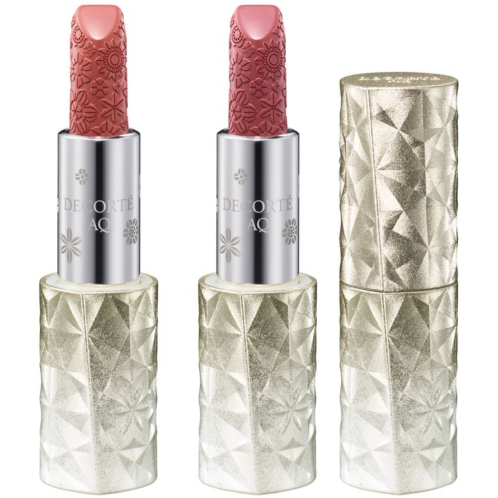 （左から〉AQ リップスティック 33、34 各￥6,600（ともに11月1日より限定発売）