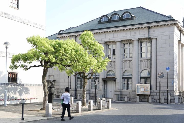 本町通り沿いに立つ児島虎次郎記念館