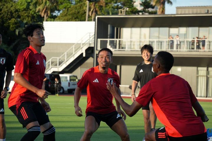 日本代表DF長友佑都、長谷部誠新コーチは「いい感じに整えてくれている」W杯アジア最終予選に向けて活動開始！
