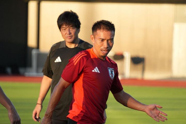 日本代表DF長友佑都、長谷部誠新コーチは「いい感じに整えてくれている」W杯アジア最終予選に向けて活動開始！