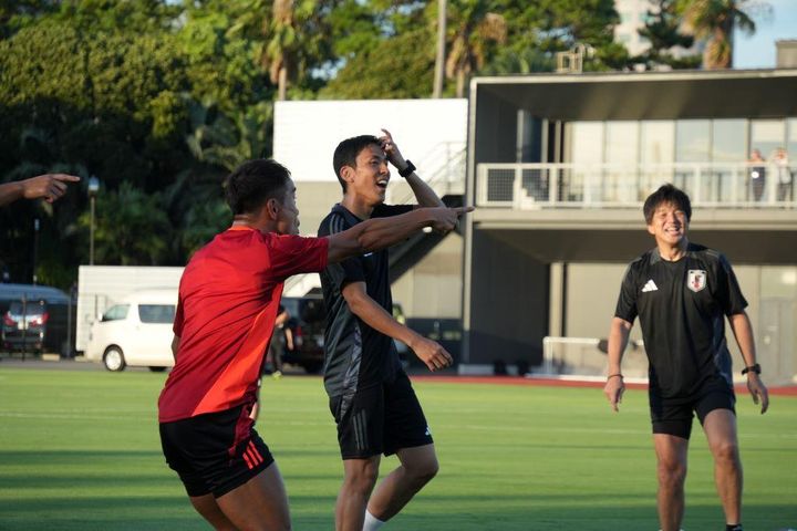 日本代表DF長友佑都、長谷部誠新コーチは「いい感じに整えてくれている」W杯アジア最終予選に向けて活動開始！