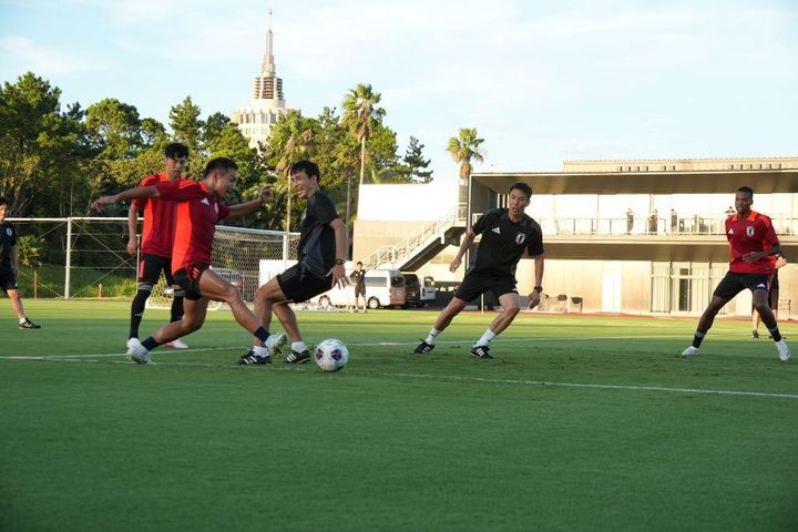 日本代表DF長友佑都、長谷部誠新コーチは「いい感じに整えてくれている」W杯アジア最終予選に向けて活動開始！