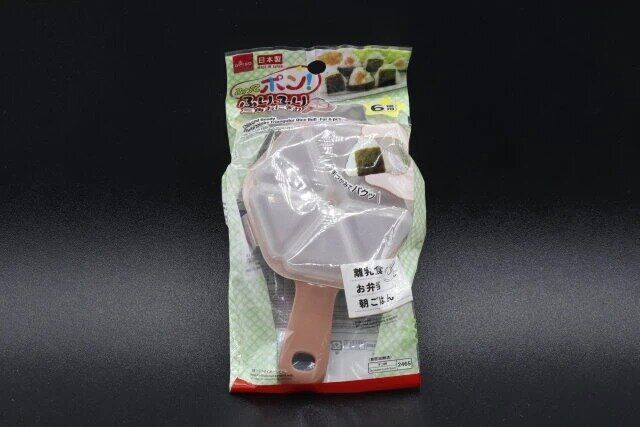 ダイソーのふってポンふりふり三角おにぎり（6個用）のパッケージ