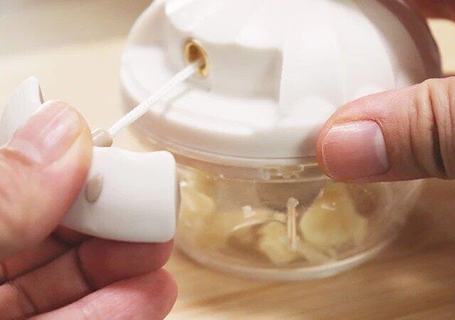 ダイソーのみじん切りができるミニハンドル野菜カッター