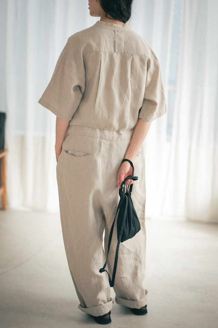 リネンのつなぎで心地よく過ごす。大人のマニッシュスタイル【FUDGE FRIEND おしゃれさんの毎日コーディネート vol.427｜田中真里奈】