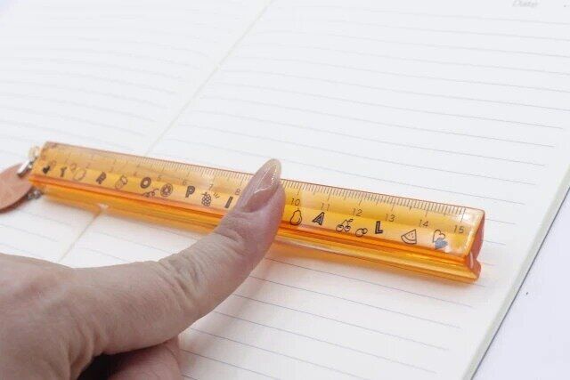 ダイソー チャーム付三角型定規（蛍光色）