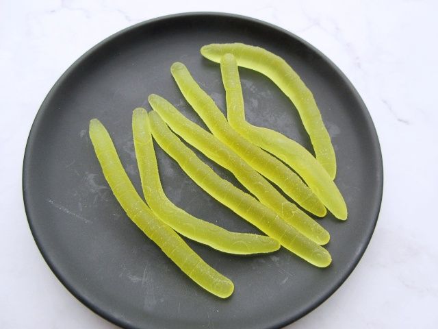 皿に出したのび～る チンアナゴぐみ