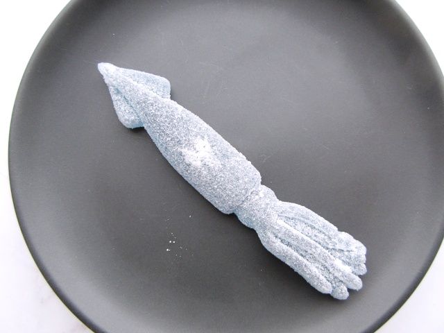 ダイナミックカンデミーナグミ「もうイッカい、イカいかがですか？」を皿に出す