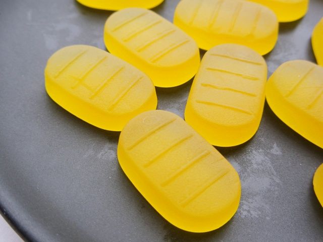 忍者めし鋼 小判 黄金桃味のドアップ