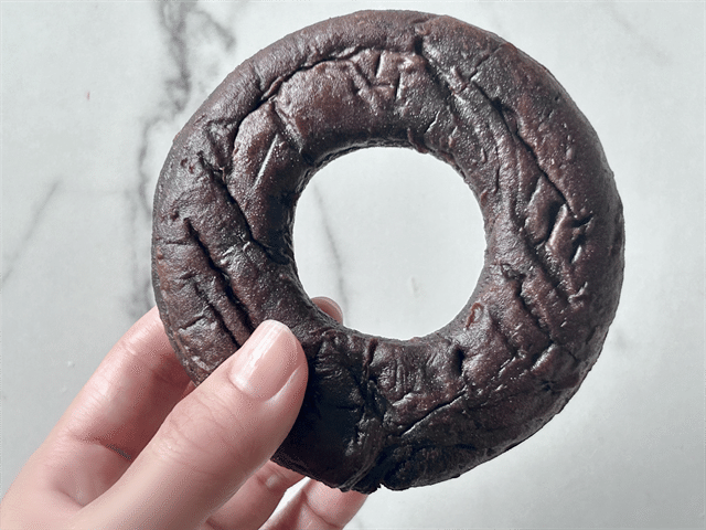 セブン-イレブン「お店で揚げたドーナツ」チョコ