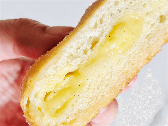セブン-イレブン「お店で揚げたドーナツ」カスタード断面