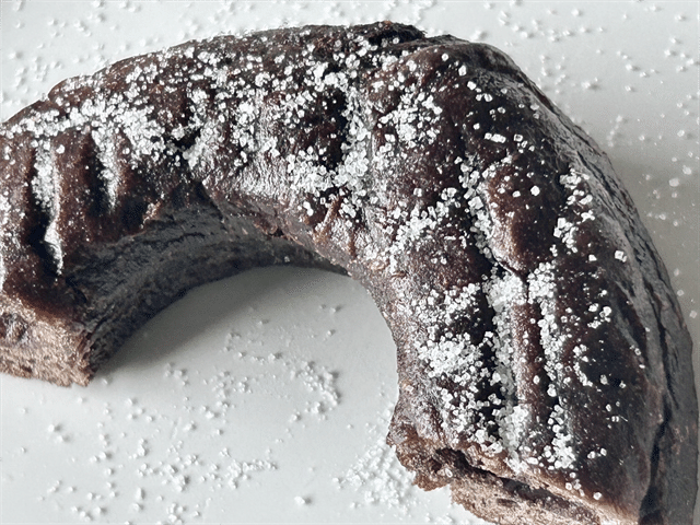 セブン-イレブン「お店で揚げたドーナツ」チョコ断面とシュガー