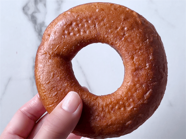 セブン-イレブン「お店で揚げたドーナツ」メープル