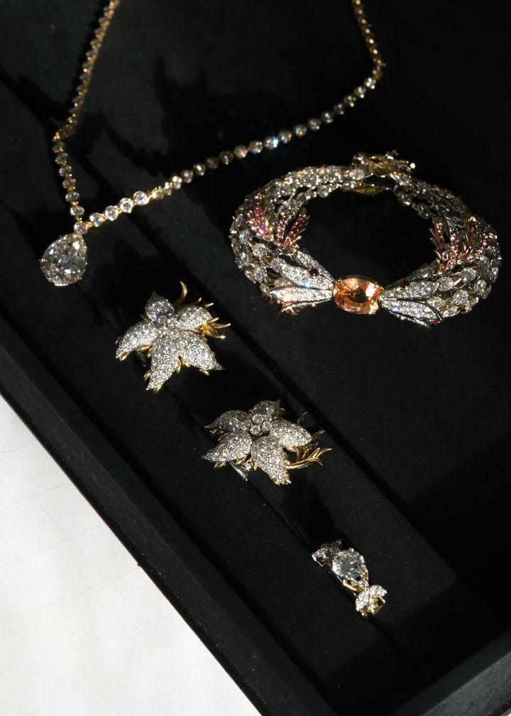 ヴェネチア国際映画祭でラッセルが着用したティファニーのジュエリー。