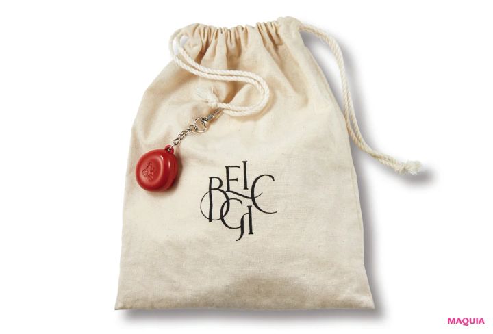 美容のプロのポーチの中身。皮脂オフ、血色up、スマートなお直しのヒントが満載！_14