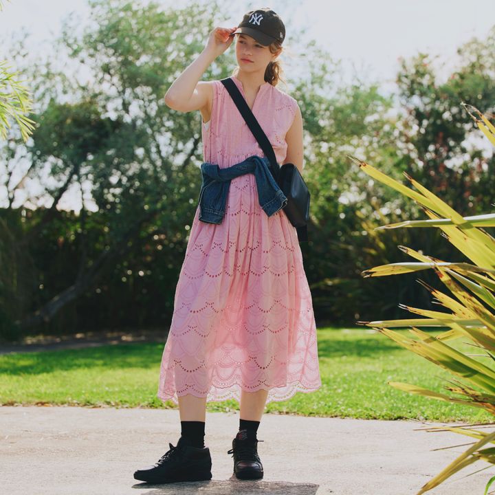 これさえ見れば間違いなし！ “ワンピース×スニーカーコーデ”8選！9月も楽しめるお手本コーデが満載【マイスタンダードブックまとめ】