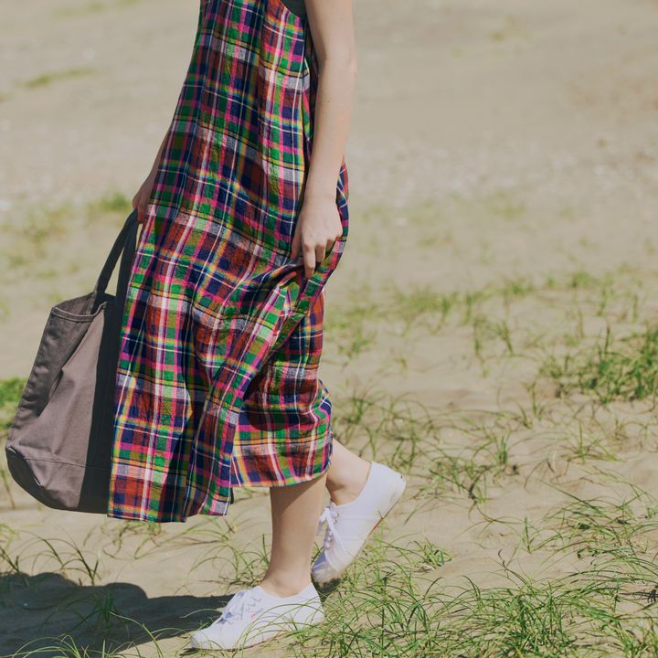 これさえ見れば間違いなし！ “ワンピース×スニーカーコーデ”8選！9月も楽しめるお手本コーデが満載【マイスタンダードブックまとめ】