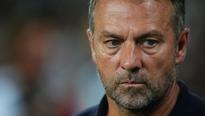 バルセロナ新監督、午前練で居眠りしていた重鎮選手をチーム全員の前で叱り飛ばす