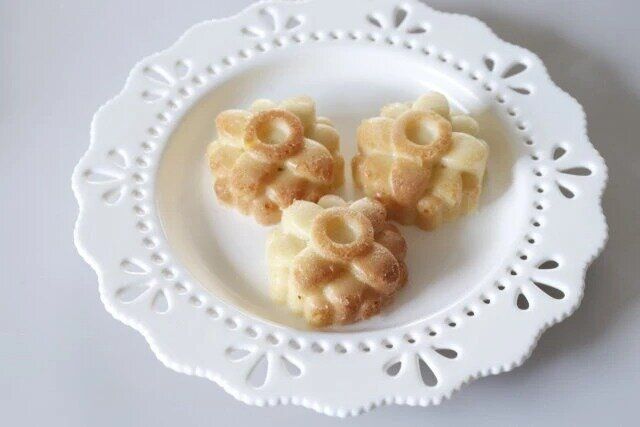 ダイソー シリコーンケーキ型（フラワー） 使用例