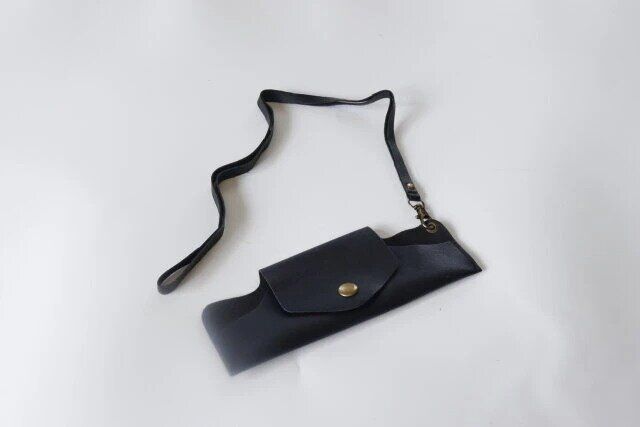 ダイソー レザー調ループ付きメガネケース