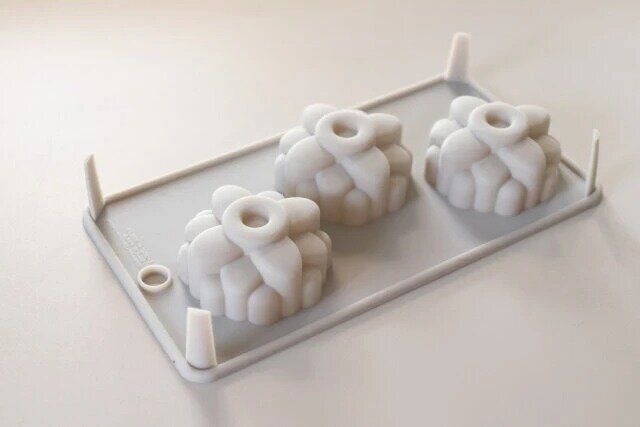 ダイソー シリコーンケーキ型（フラワー）