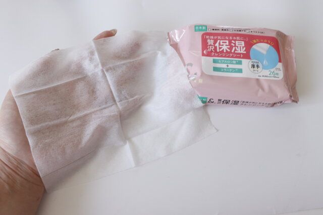 セリアの厚手の＆.クレンジングシート モイスト 26枚