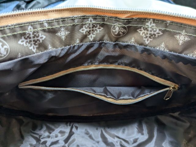 ファスナーポケット